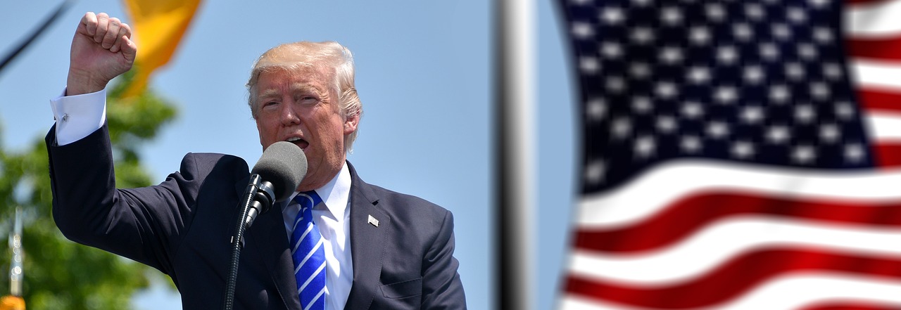 Trump ironiza discurso de Biden e chama presidente americano de 'corrupto