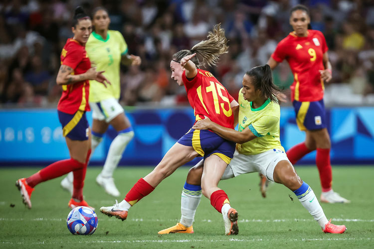 Brasil vence a Espanha por 4x2 no futebol feminino nas Olímpiadas e vai pra final após 16 anos