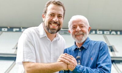 Boulos e Lula alteram Hino Nacional e colocam linguagem neutra durante comício em SP