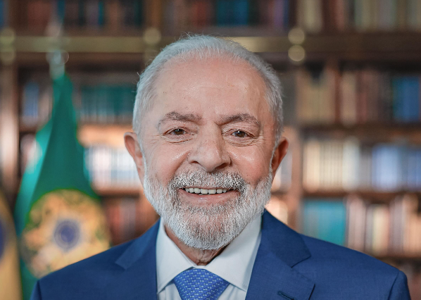 Lula corta bilhões do Farmácia Popular e Auxílio Gás