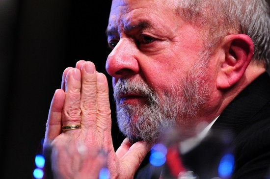 Com medo e baixa popularidade, Lula convoca ministros urgentemente no Palácio do Planalto