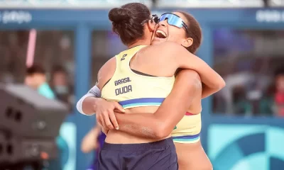 Brasil vai pra final do vôlei de praia com Ana Patrícia e Duda; prata já está garantida