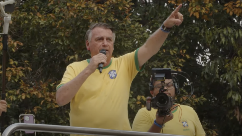 Bolsonaro reúne multidão no 7 de setembro na Avenida Paulista em protesto contra Moraes e Lula