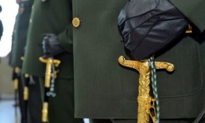 Exército gasta R$ 841 mil em espadas de ouro enquanto crise atinge o país