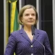 Gleisi Hoffmann pede que governo Lula ajude Cuba a se reerguer