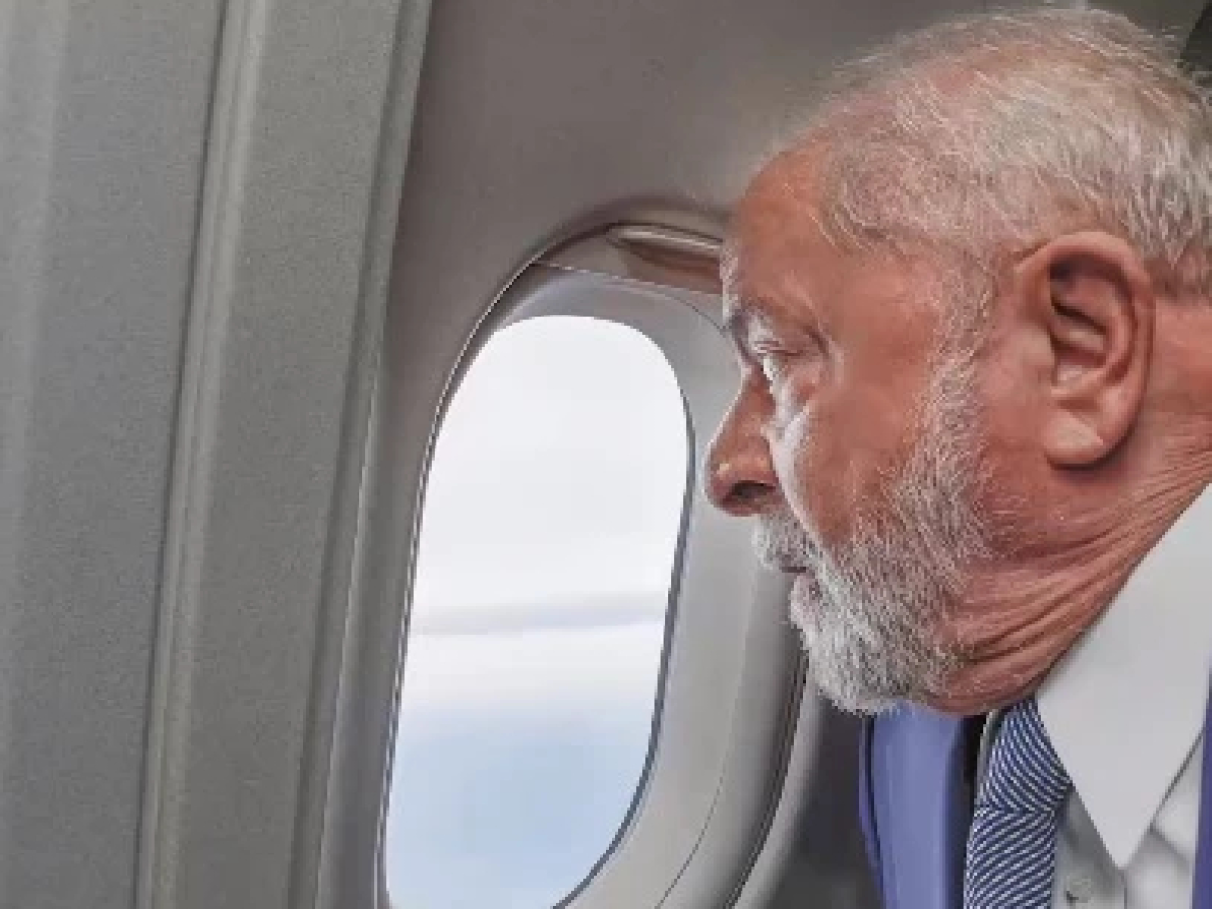 Avião de Lula apresenta problemas durante volta do México para o Brasil