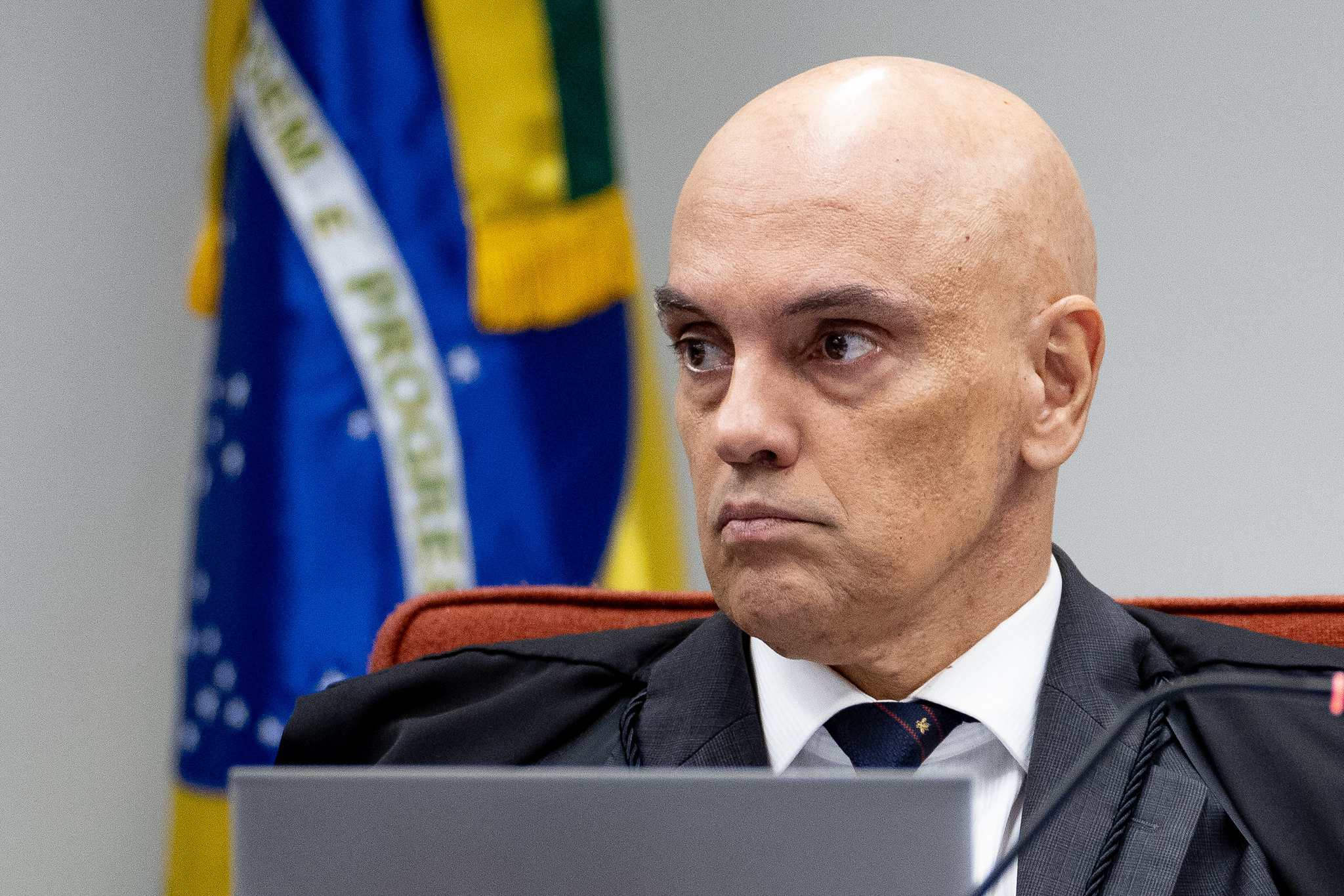 Senador lança críticas diretas a Moraes e promete obstrução de PEC