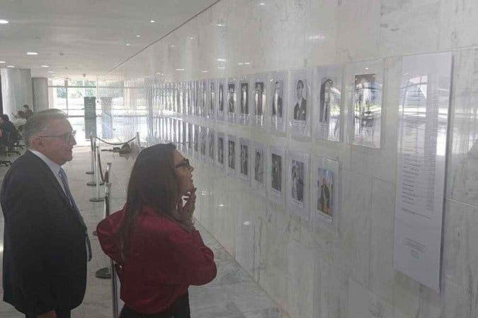 Janja critica presença de ex-presidentes na galeria do Palácio do Planalto