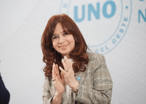 Cristina Kirchner é condenada a 6 anos por organização criminosa e fica inelegível