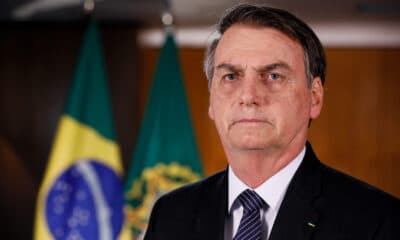 Bolsonaro se pronuncia sobre homem que explodiu bomba em Brasília: 