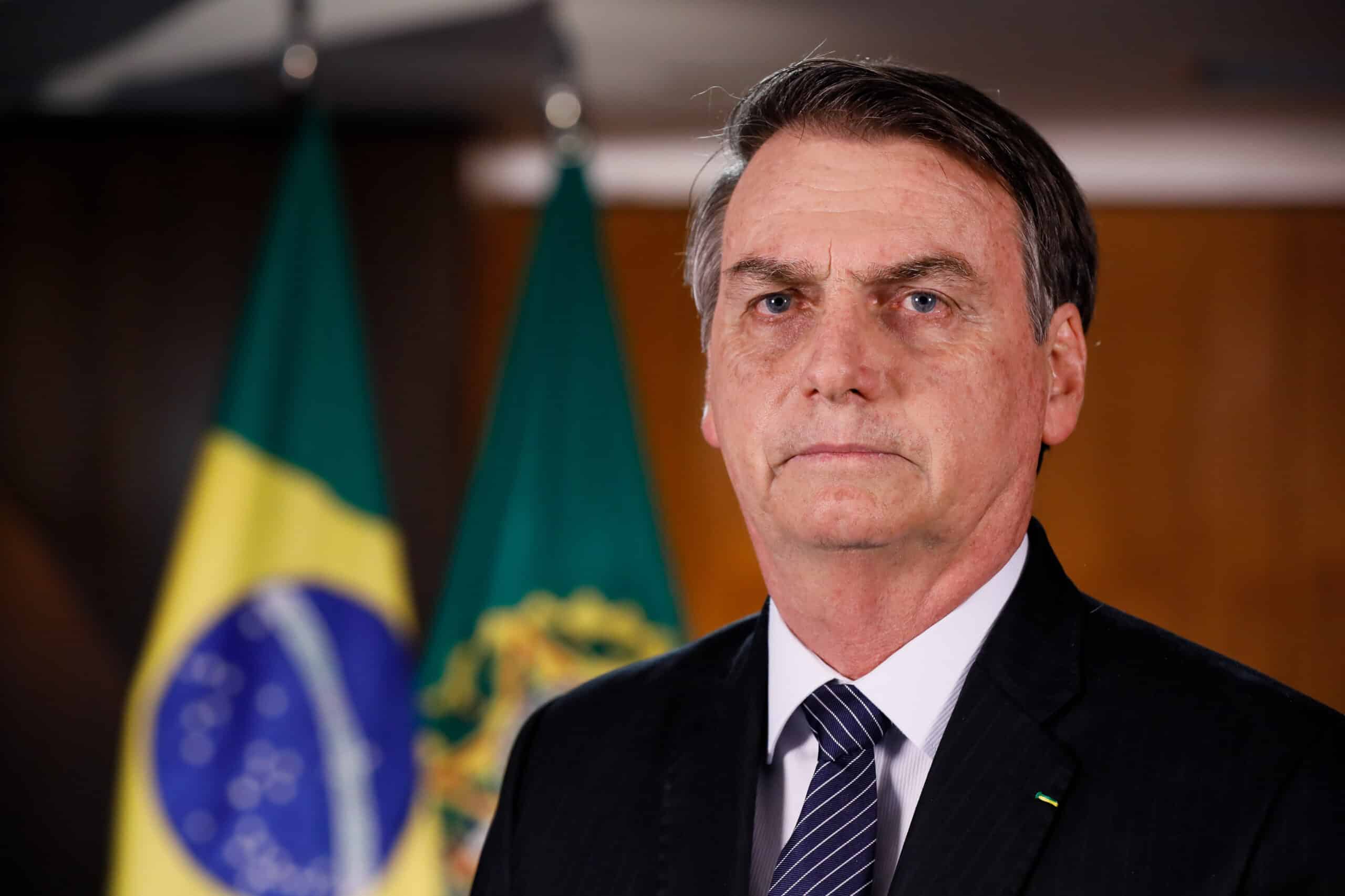 Bolsonaro se pronuncia sobre homem que explodiu bomba em Brasília: "Maluco"