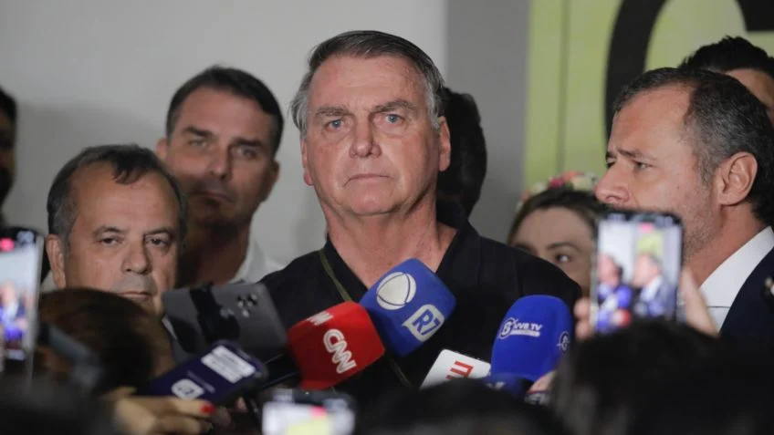 Bolsonaro denuncia sigilo do inquérito 1361/2018 sobre ataque hacker ao TSE e questiona sistema eleitoral