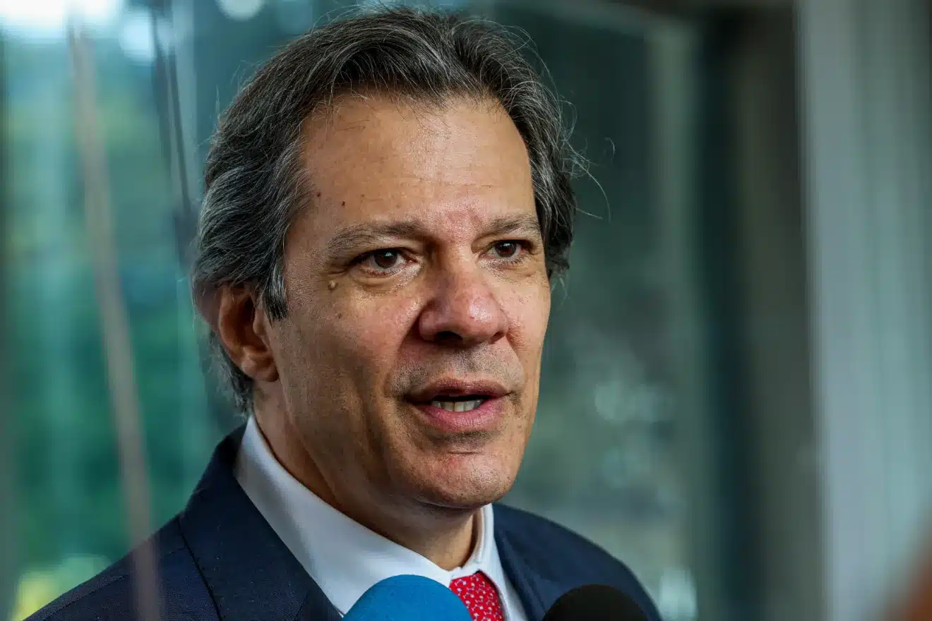 Haddad suspende viagem à Europa para enfrentar crise econômica