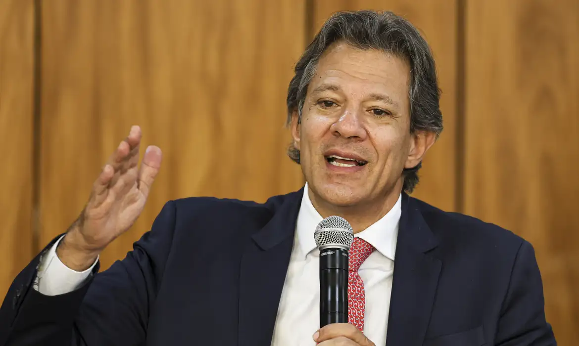 Imagem de Haddad está desgastada no mercado financeiro após adiamento do pacote fiscal