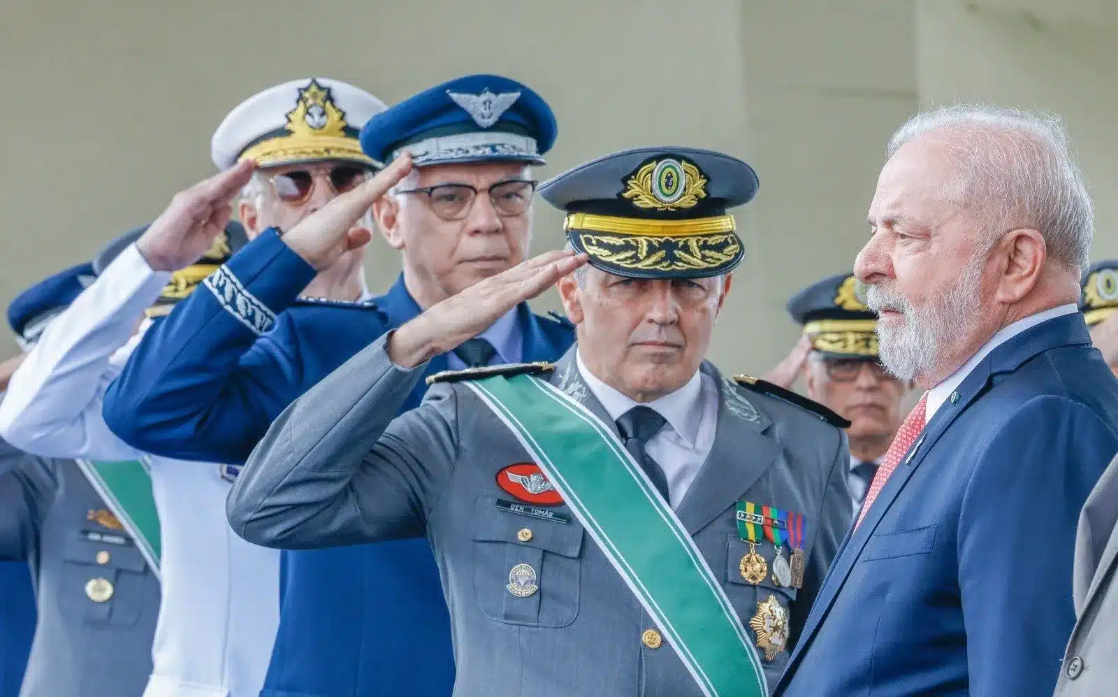 Governo Lula pode cortar gastos do Ministério da Defesa e decisão pode afetar previdência militar e pensões vitalícias