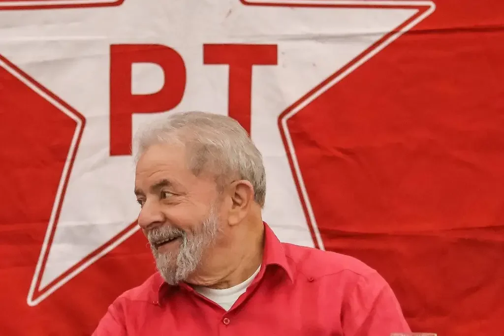 PT realiza jantar de final de ano com Lula e convites por R$ 300