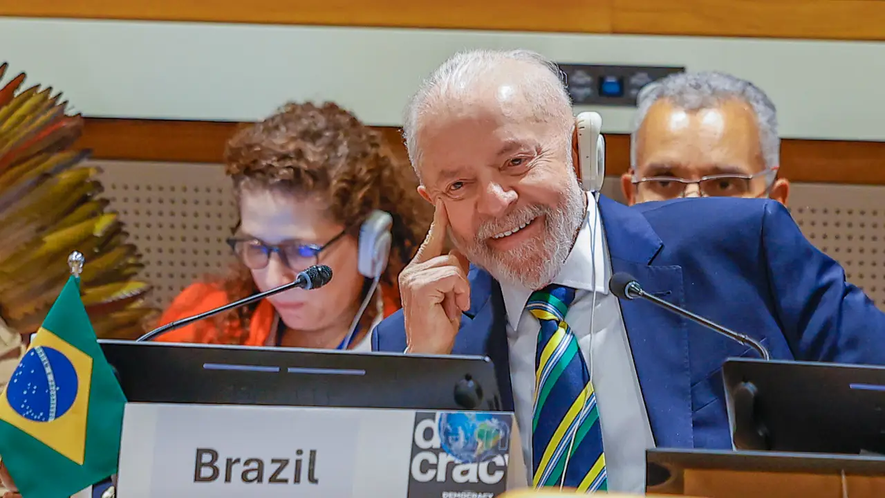 Retrospectiva 2024: Governo Lula enfrenta recordes negativos e queda na popularidade