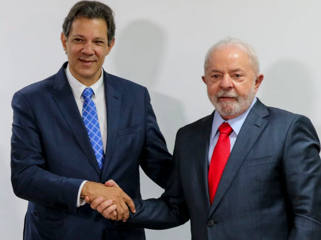 Lula manda indireta para Haddad após polêmica do PIX e exalta outro ministro durante reunião