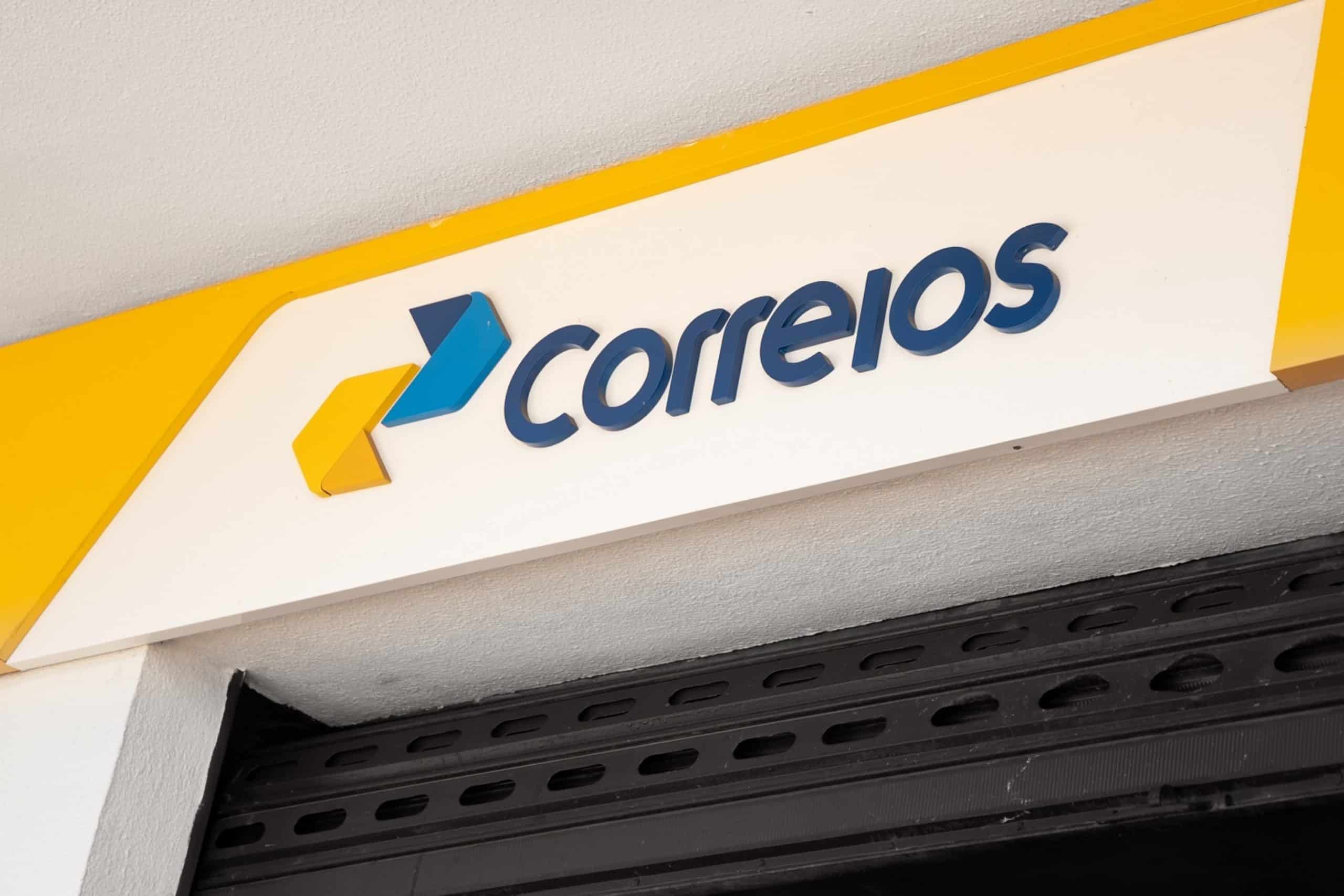 Correios atrasa salário de funcionários, mas gasta R$ 1,3 milhão em evento de Lula