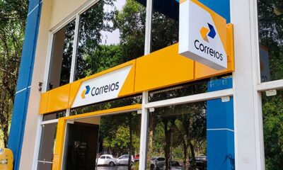 Correios atrasa salários de funcionários após crise durante governo Lula