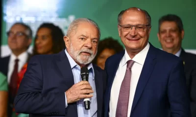 Evento com presença de Lula e Alckmin tem mesa principal vazia e começo atrasado