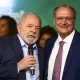 Evento com presença de Lula e Alckmin tem mesa principal vazia e começo atrasado