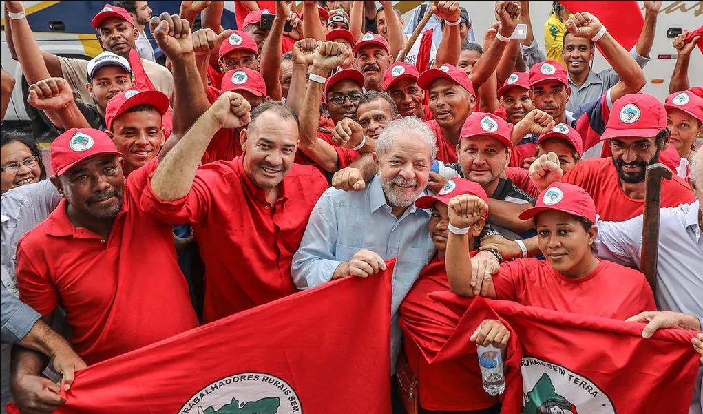 Lula vai desapropriar 13 mil hectares de terras para o MST